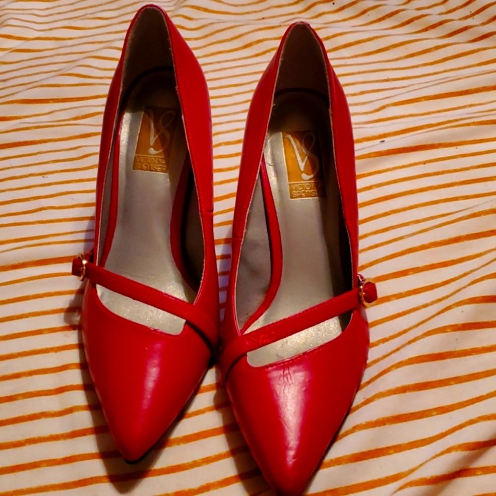 Victoria Spenser Breezy Red 👠 Heels 8.5M